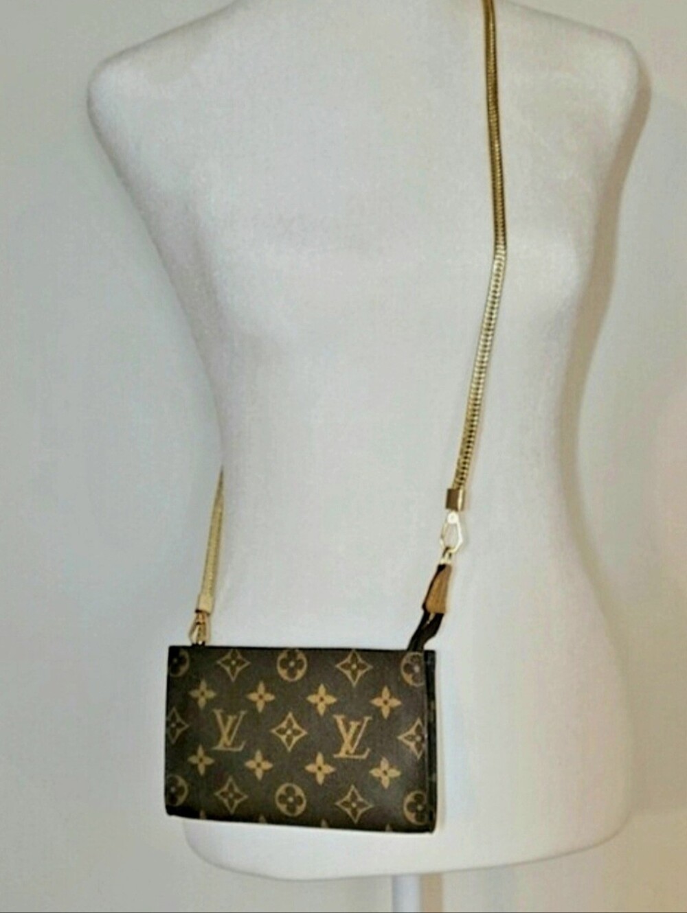 Authentic Louis Vuitton Monogram Pouch - Picture 3 of 16
